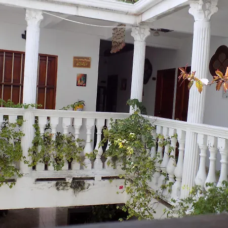 El Pedregal 3*